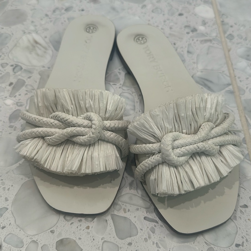 ❤️❤️❤️Tory Burch White Sandals